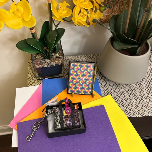 Kurt Geiger (New) Southbank Fabric Keyring or Bag Charm - Picture 6 of 7